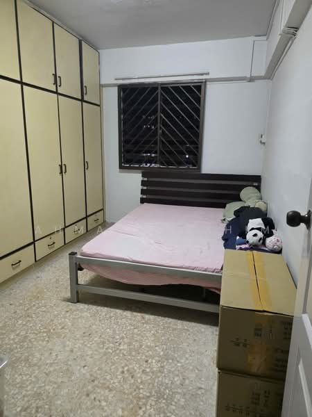 335 Clementi Avenue 2, 335 Clementi Avenue 2, 2 Bedrooms, 720 sqft, HDB Flat For Sale, by Ahmad Ibrahim, 500233418 - Bedroom - PropertyGuru.com.sg