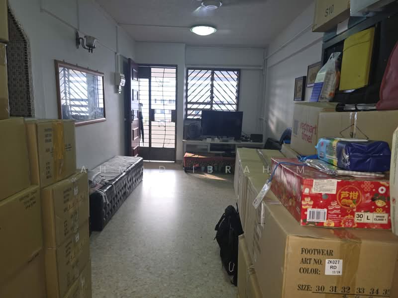 335 Clementi Avenue 2, 335 Clementi Avenue 2, 2 Bedrooms, 720 sqft, HDB Flat For Sale, by Ahmad Ibrahim, 500233418 - Living Room - PropertyGuru.com.sg