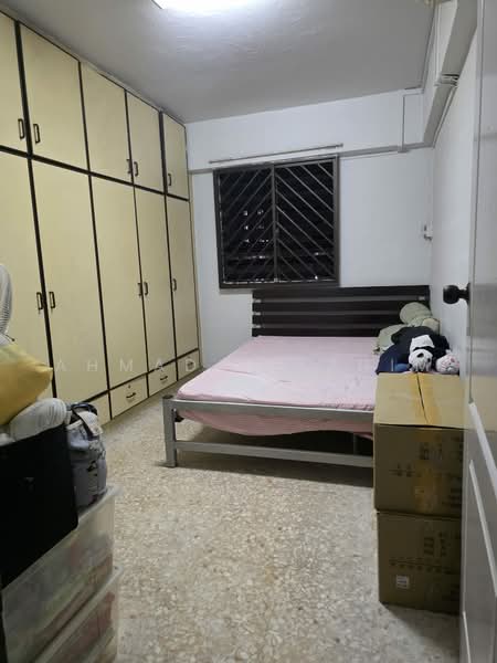 335 Clementi Avenue 2, 335 Clementi Avenue 2, 2 Bedrooms, 720 sqft, HDB Flat For Sale, by Ahmad Ibrahim, 500233418 - Bedroom - PropertyGuru.com.sg