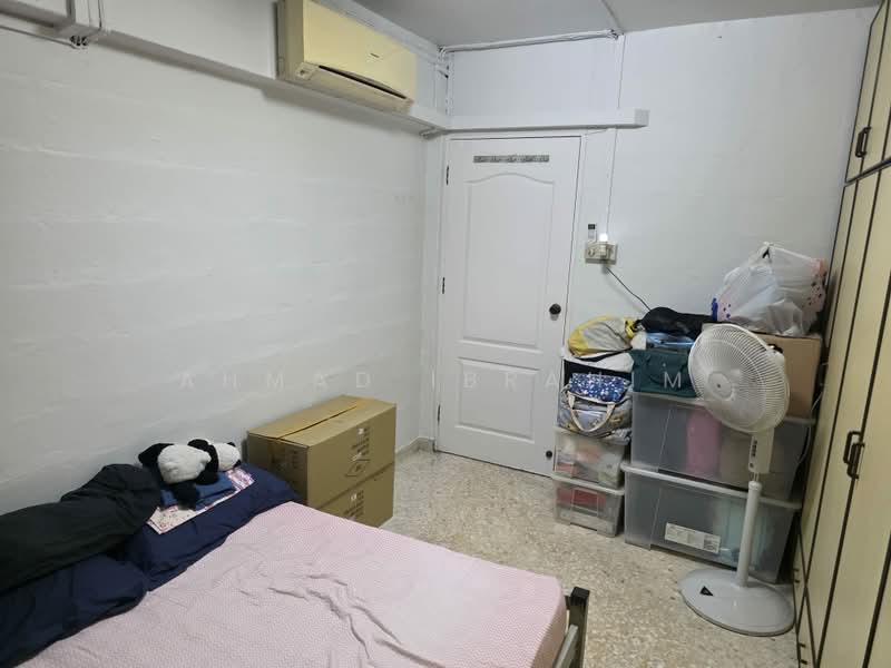 335 Clementi Avenue 2, 335 Clementi Avenue 2, 2 Bedrooms, 720 sqft, HDB Flat For Sale, by Ahmad Ibrahim, 500233418 - Bedroom - PropertyGuru.com.sg