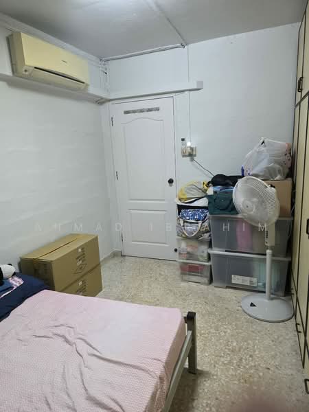 335 Clementi Avenue 2, 335 Clementi Avenue 2, 2 Bedrooms, 720 sqft, HDB Flat For Sale, by Ahmad Ibrahim, 500233418 - Bedroom - PropertyGuru.com.sg