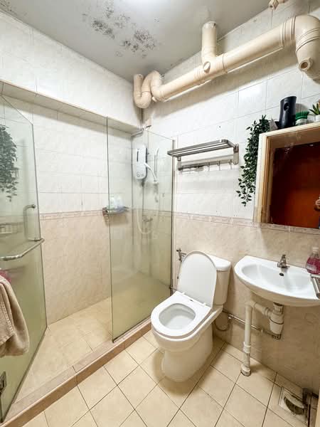 981D Buangkok Crescent, 981D Buangkok Crescent, 3 Bedrooms, 969 sqft, HDB Flat For Sale, by Ram Subra, 500233429 - Bathroom - PropertyGuru.com.sg