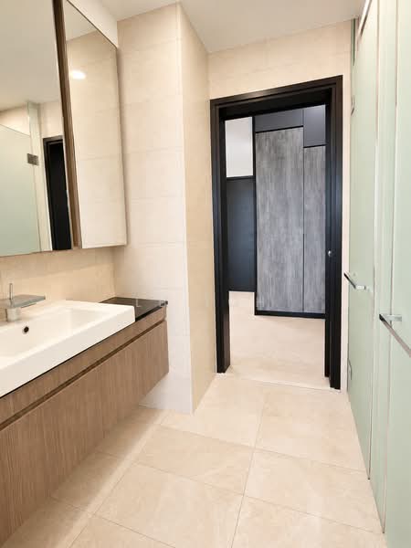 Seahill, West Coast Crescent, 2 Bedrooms, 786 sqft, Condominium For Sale, by LB Toh, 500233435 - Bathroom - PropertyGuru.com.sg