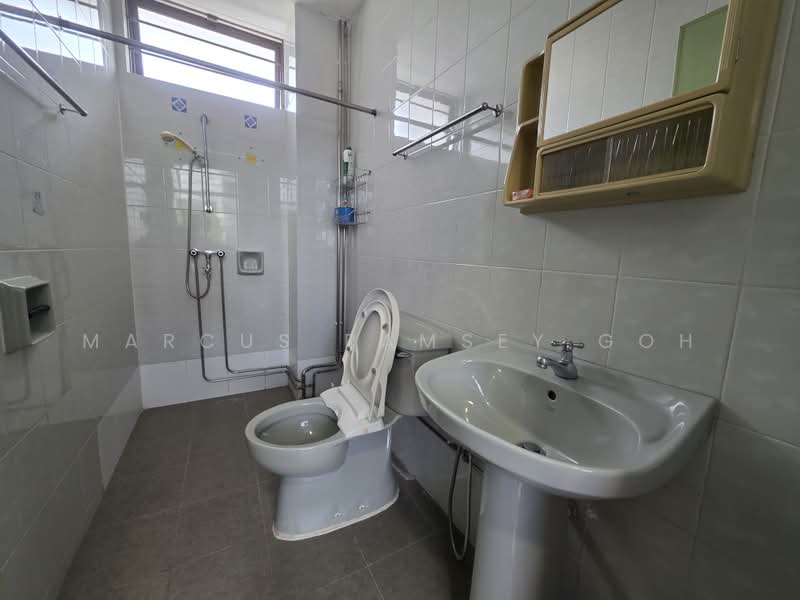 Huge Landed District 19 Kovan Hougang, , 6 Bedrooms, 4,204 sqft, Corner Terrace For Sale, by Marcus Ramsey Goh, 500233443 - Bathroom - PropertyGuru.com.sg