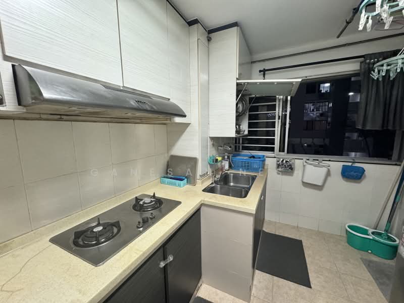 337 Woodlands Avenue 1, 337 Woodlands Avenue 1, 2 Bedrooms, 904 sqft, HDB Flat For Rent, by Ganesan Nesh, 500233447 - Kitchen - PropertyGuru.com.sg