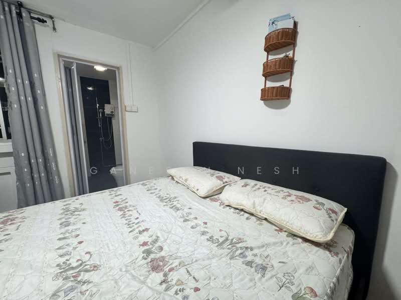 337 Woodlands Avenue 1, 337 Woodlands Avenue 1, 2 Bedrooms, 904 sqft, HDB Flat For Rent, by Ganesan Nesh, 500233447 - Bedroom - PropertyGuru.com.sg