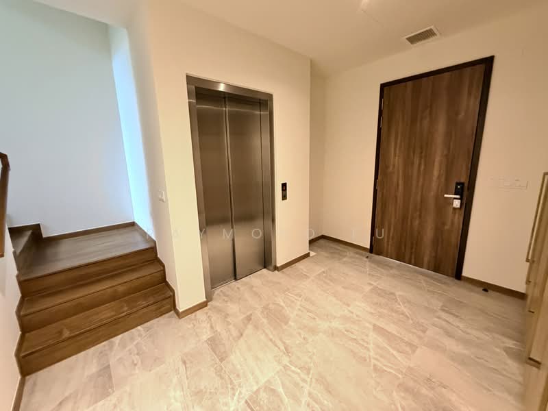 Belgravia Ace, 100 Belgravia Drive, 5 Bedrooms, 4,058 sqft, Semi-Detached House For Rent, by Raymond Fu, 500233451 - Entrance - PropertyGuru.com.sg