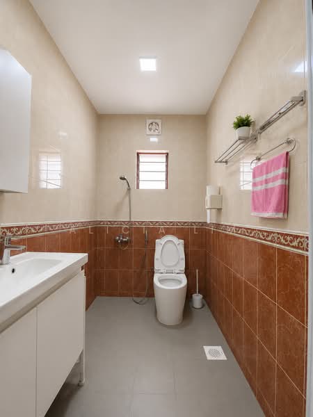 48 - 53 Marshall Road, Marshall Road, 1 Bedroom, 110 sqft, Terraced House For Rent, by Alicia Lim, 500233455 - Common Bathroom - PropertyGuru.com.sg