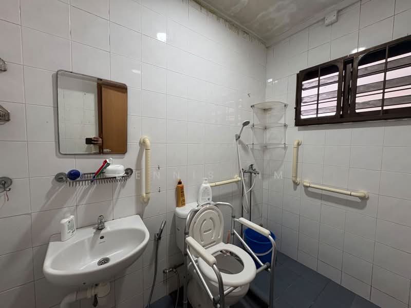 224D Compassvale Walk, 224D Compassvale Walk, 3 Bedrooms, 1,098 sqft, HDB Flat For Sale, by Dennis Lim, 500233458 - Bathroom - PropertyGuru.com.sg
