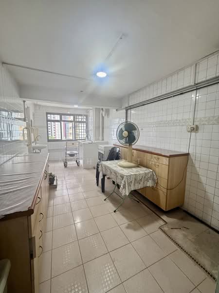 15 Ghim Moh Road, 15 Ghim Moh Road, 3 Bedrooms, 883 sqft, HDB Flat For Sale, by Rachel Tan, 500233463 - Kitchen - PropertyGuru.com.sg