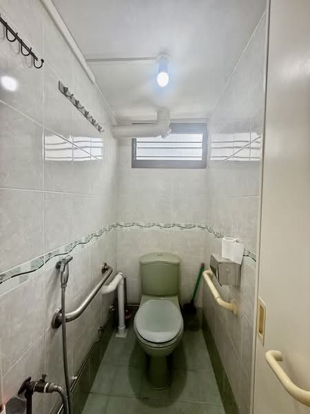 15 Ghim Moh Road, 15 Ghim Moh Road, 3 Bedrooms, 883 sqft, HDB Flat For Sale, by Rachel Tan, 500233463 - Toilet - PropertyGuru.com.sg