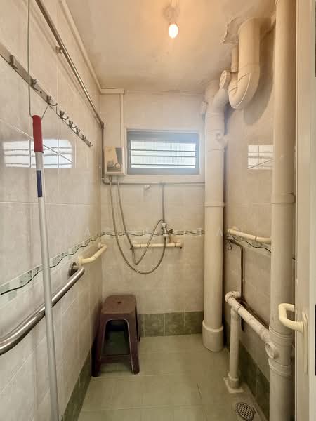 15 Ghim Moh Road, 15 Ghim Moh Road, 3 Bedrooms, 883 sqft, HDB Flat For Sale, by Rachel Tan, 500233463 - Bathroom - PropertyGuru.com.sg