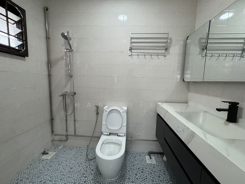 547 Woodlands Drive 16, 547 Woodlands Drive 16, 3 Bedrooms, 1,302 sqft, HDB Flat For Rent, by Han Yijie, 500233466 - Bathroom - PropertyGuru.com.sg