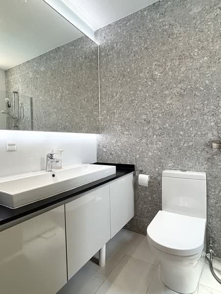 Le Hill, 42 Pasir Panjang Hill, 2 Bedrooms, 1,324 sqft, Condominium For Sale, by Frances Teo 张佩玲, 500233485 - Master Bathroom - PropertyGuru.com.sg