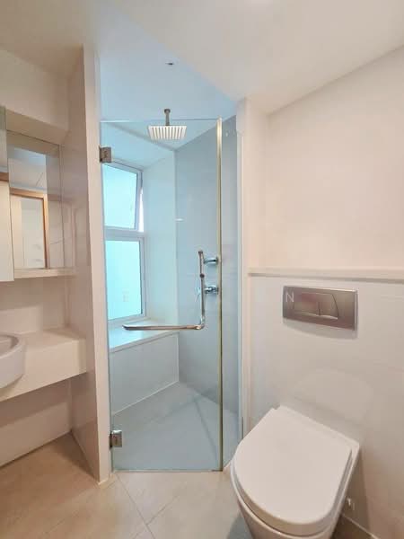 Parc Emily, 7 Mount Emily Road, 2 Bedrooms, 893 sqft, Condominium For Rent, by Kelly Tan, 500233494 - Bathroom - PropertyGuru.com.sg