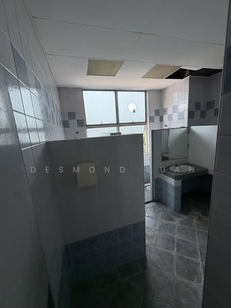 Tuas View Square, Tuas View Square, Boon Lay / Jurong / Tuas, 6,040 sqft, Factory / Workshop (B2) For Rent, by Desmond Kuah, 500233534 - Bathroom - CommercialGuru.com.sg