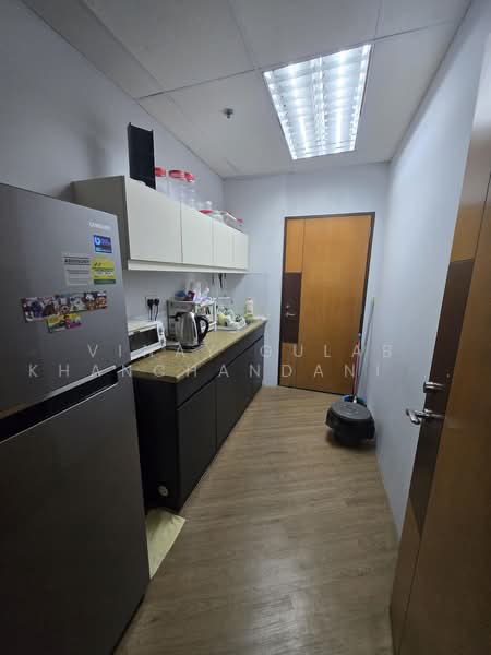 High Street Plaza, 77 High Street, City Hall / Clarke Quay, 613 sqft, Office For Rent, by Vinay Gulab Khanchandani ( Vincent ), 500233550 - Kitchen - CommercialGuru.com.sg