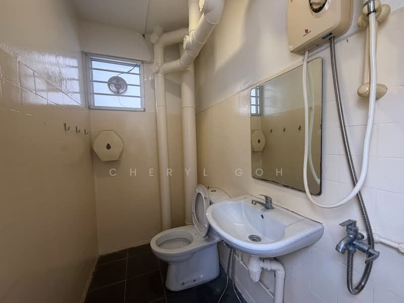 729 Yishun street 71, 71, 1,345 sqft, Shop / Shophouse For Rent, by Cheryl Goh, 500233551 - Bathroom - CommercialGuru.com.sg