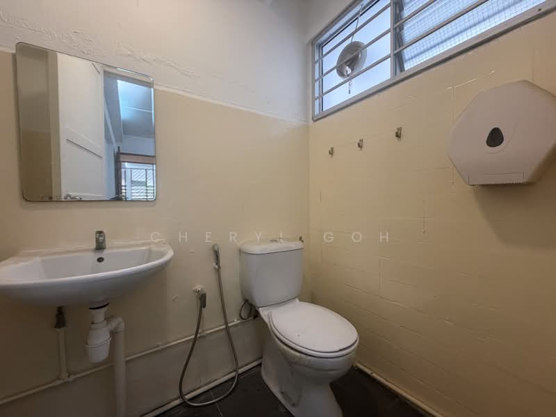 729 Yishun street 71, 71, 1,345 sqft, Shop / Shophouse For Rent, by Cheryl Goh, 500233551 - Bathroom - CommercialGuru.com.sg