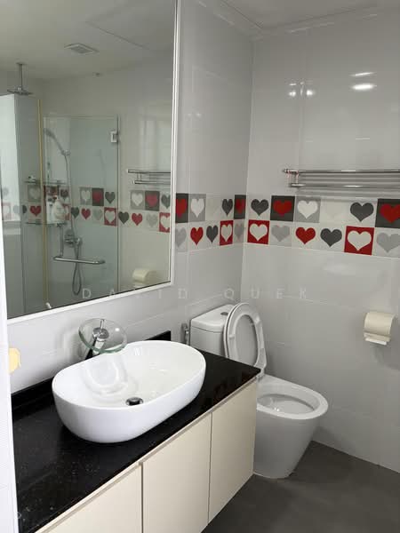Rosewood, 1 Rosewood Drive, 3 Bedrooms, 1,178 sqft, Condominium For Sale, by David Quek, 500233559 - Master Bathroom - PropertyGuru.com.sg