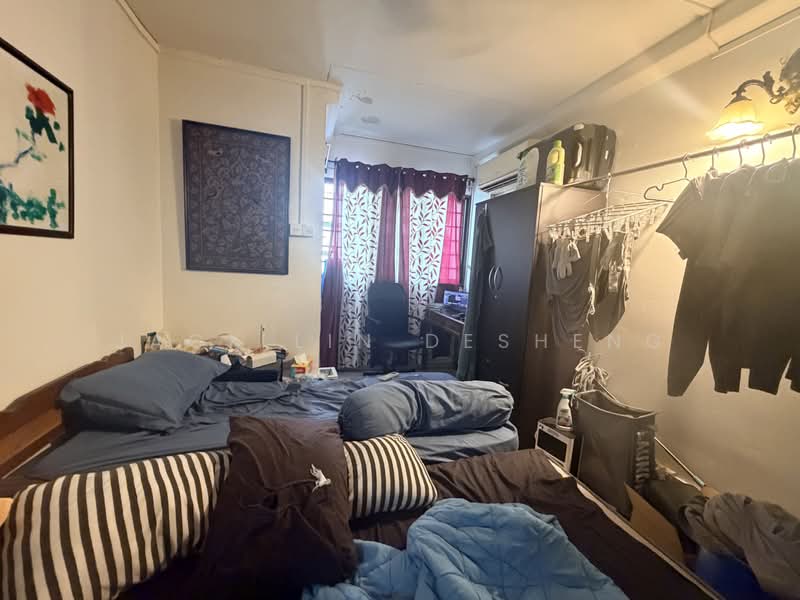 243 Tampines Street 21, 243 Tampines Street 21, 2 Bedrooms, 797 sqft, HDB Flat For Sale, by Jack Lin Desheng, 500233565 - Bedroom - PropertyGuru.com.sg