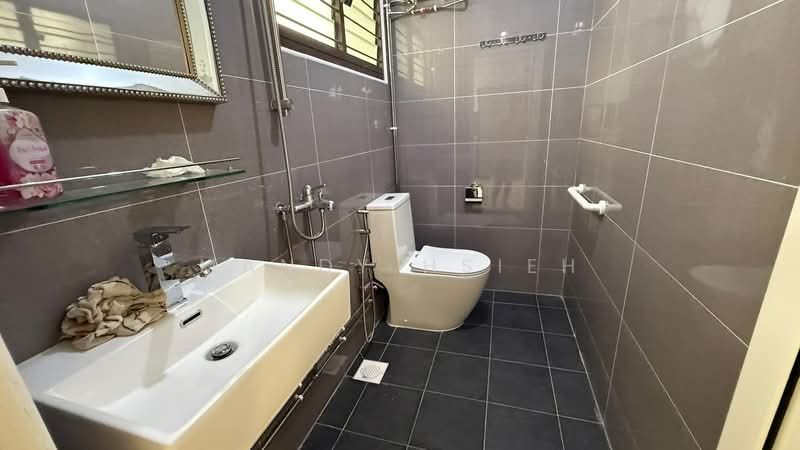 246 Simei Street 5, 246 Simei Street 5, 4 Bedrooms, 1,335 sqft, HDB Flat For Rent, by Mandy Hsieh, 500233576 - Bathroom - PropertyGuru.com.sg