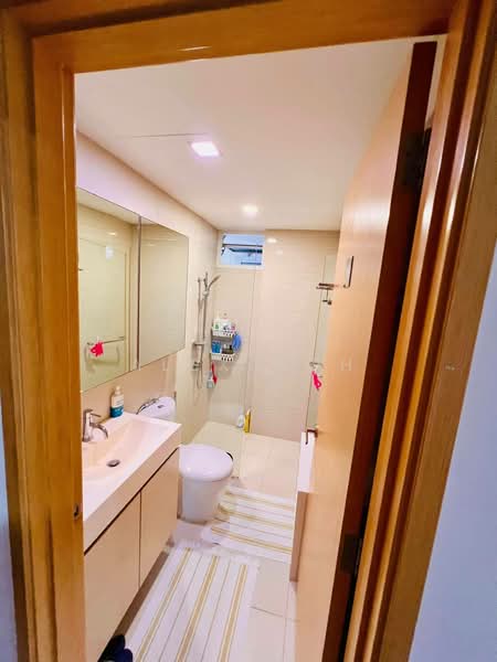 The Tampines Trilliant, 25 Tampines Central 7, 3 Bedrooms, 872 sqft, Condominium For Rent, by Alex Goh, 500233592 - Bathroom - PropertyGuru.com.sg