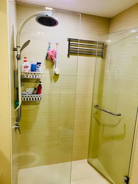 The Tampines Trilliant, 25 Tampines Central 7, 3 Bedrooms, 872 sqft, Condominium For Rent, by Alex Goh, 500233592 - Bathroom - PropertyGuru.com.sg