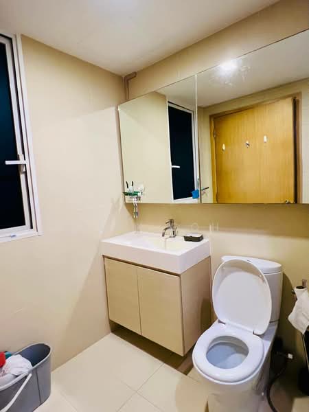 The Tampines Trilliant, 25 Tampines Central 7, 3 Bedrooms, 872 sqft, Condominium For Rent, by Alex Goh, 500233592 - Bathroom - PropertyGuru.com.sg