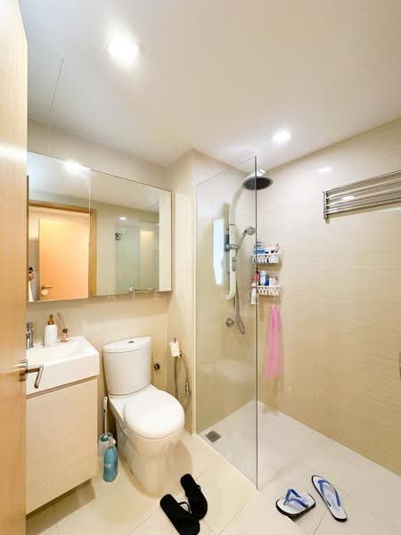 The Tampines Trilliant, 25 Tampines Central 7, Pasir Ris / Tampines, 3 Bedrooms, 872 sqft, Condominium For Rent, by Alex Goh, 500233592 - Master Bathroom - PropertyGuru.com.sg