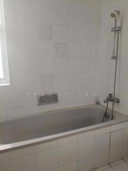 Pasir View Park, 200 Pasir Panjang Road, Buona Vista / West Coast / Clementi New Town, Room Rental, 150 sqft, Condominium For Rent, by Freddy Yeo, 500233594 - Bathroom - PropertyGuru.com.sg