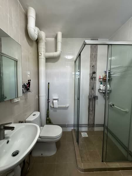 124 Tampines Street 11, 124 Tampines Street 11, Room Rental, 80 sqft, HDB Flat For Rent, by Aden Lim, 500233607 - Bathroom - PropertyGuru.com.sg