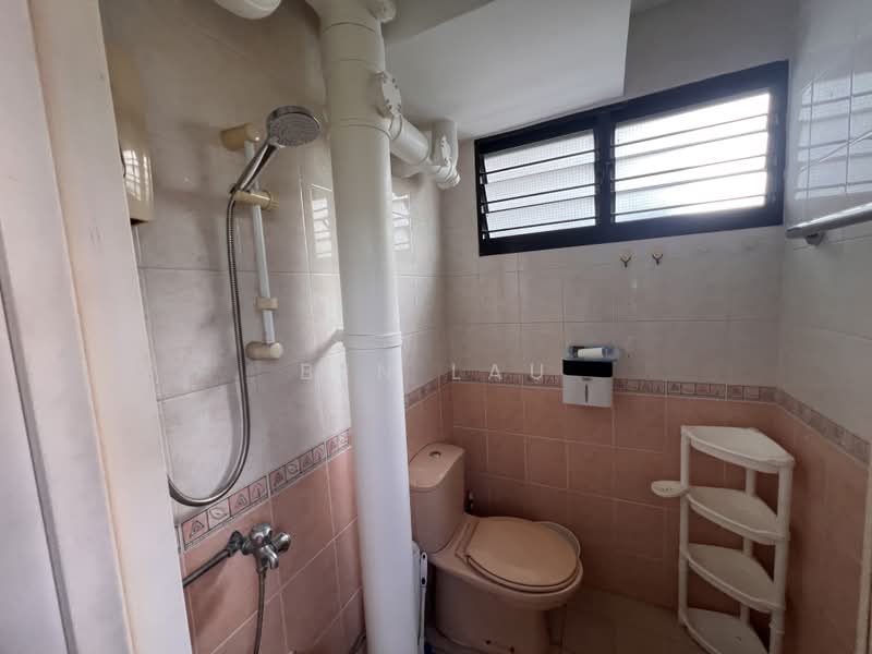 308 Clementi Avenue 4, 308 Clementi Avenue 4, 2 Bedrooms, 732 sqft, HDB Flat For Rent, by Ben Lau, 500233610 - Bathroom - PropertyGuru.com.sg