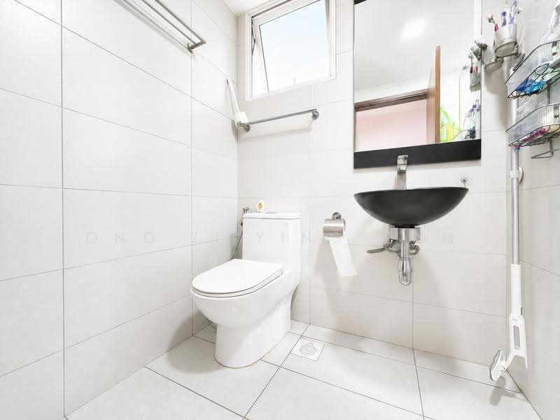 1 Canberra, 7 Canberra Drive, Sembawang / Yishun, 3 Bedrooms, 1,055 sqft, Condominium For Rent, by Ong Zi Ying 王姿穎, 500233611 - Common Bathroom - PropertyGuru.com.sg