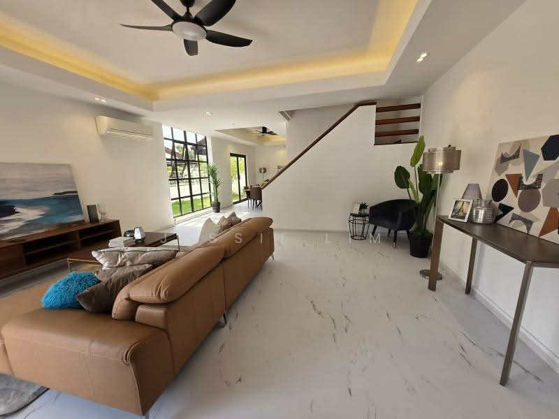 Near MRT , Convenient yet Quiet. 2.5Sty Corner Serious Seller, , 5 Bedrooms, 3,200 sqft, Corner Terrace For Sale, by Jessie Lim, 500233612 - Living Room - PropertyGuru.com.sg