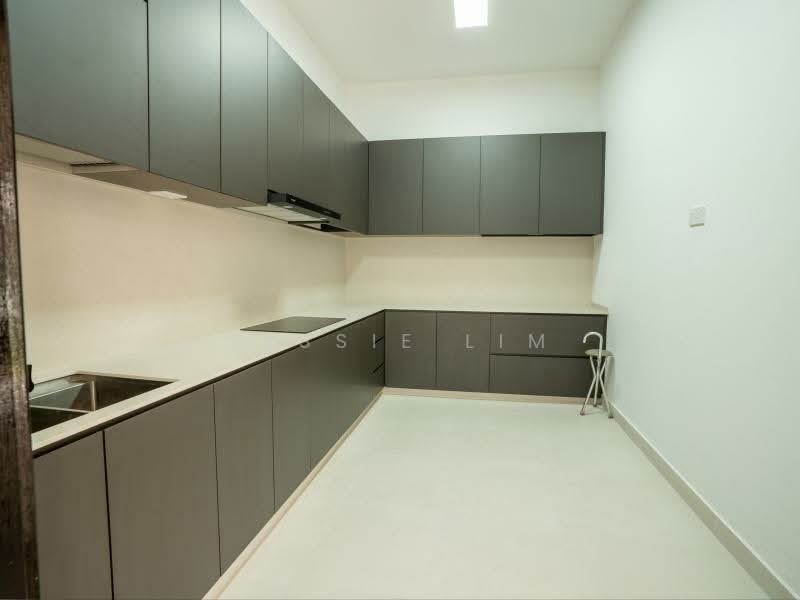 Near MRT , Convenient yet Quiet. 2.5Sty Corner Serious Seller, , 5 Bedrooms, 3,200 sqft, Corner Terrace For Sale, by Jessie Lim, 500233612 - Kitchen - PropertyGuru.com.sg