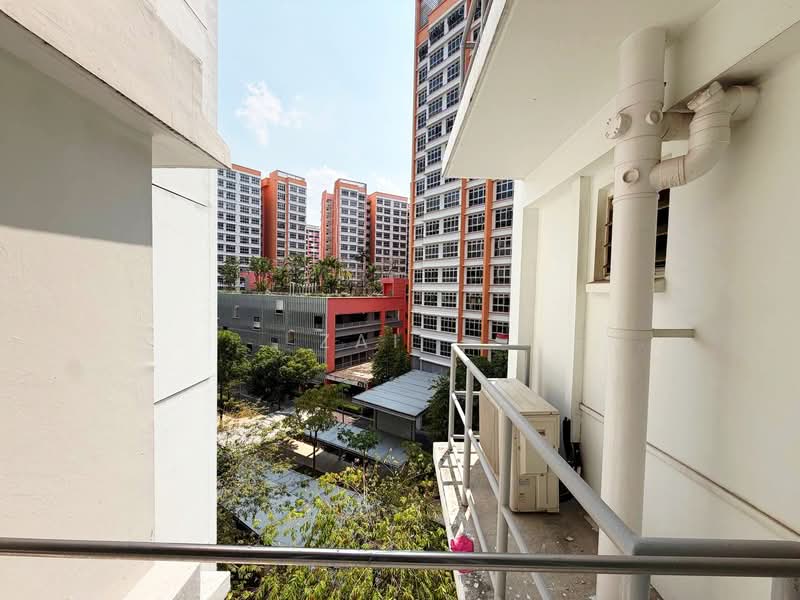 488A Choa Chu Kang Avenue 5, 488A Choa Chu Kang Avenue 5, Dairy Farm / Bukit Panjang / Choa Chu Kang, 3 Bedrooms, 1,001 sqft, HDB Flat For Sale, by Zai ., 500233620 - Laundry View - PropertyGuru.com.sg