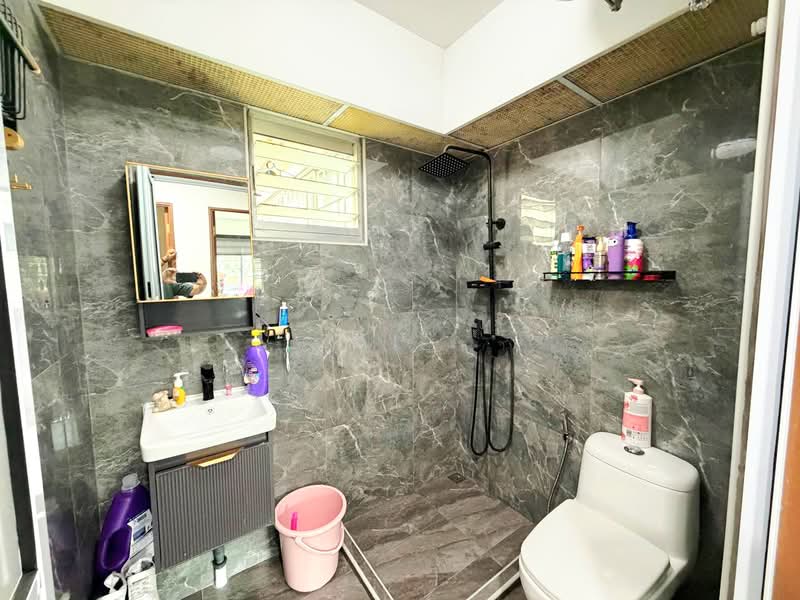 488A Choa Chu Kang Avenue 5, 488A Choa Chu Kang Avenue 5, Dairy Farm / Bukit Panjang / Choa Chu Kang, 3 Bedrooms, 1,001 sqft, HDB Flat For Sale, by Zai ., 500233620 - Bathroom - PropertyGuru.com.sg