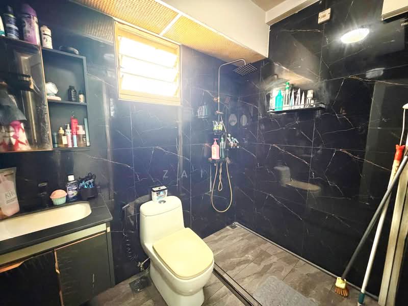 488A Choa Chu Kang Avenue 5, 488A Choa Chu Kang Avenue 5, Dairy Farm / Bukit Panjang / Choa Chu Kang, 3 Bedrooms, 1,001 sqft, HDB Flat For Sale, by Zai ., 500233620 - Bathroom - PropertyGuru.com.sg