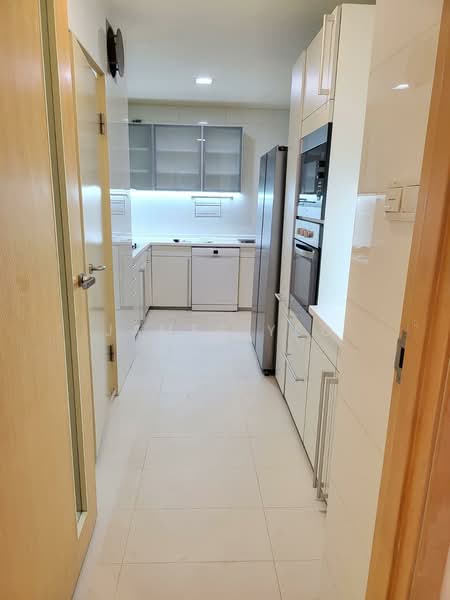 Cairnhill Crest, 8 Cairnhill Circle, 2 Bedrooms, 1,206 sqft, Condominium For Rent, by James Yeo, 500233638 - Kitchen - PropertyGuru.com.sg