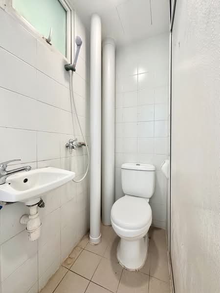 Blossoms @ Woodleigh, 12 Woodleigh Close, 4 Bedrooms, 1,421 sqft, Condominium For Rent, by Xavier Gan, 500233642 - Bathroom - PropertyGuru.com.sg