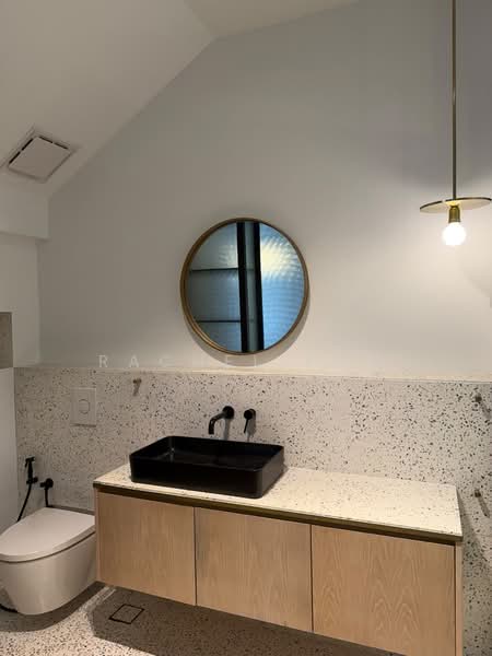 A beautiful one-bedder in Tiong Bahru, Tiong Poh Rd, 1 Bedroom, 1,250 sqft, Walk-up Apartment For Rent, by Rachel Koh, 500233644 - Bathroom - PropertyGuru.com.sg