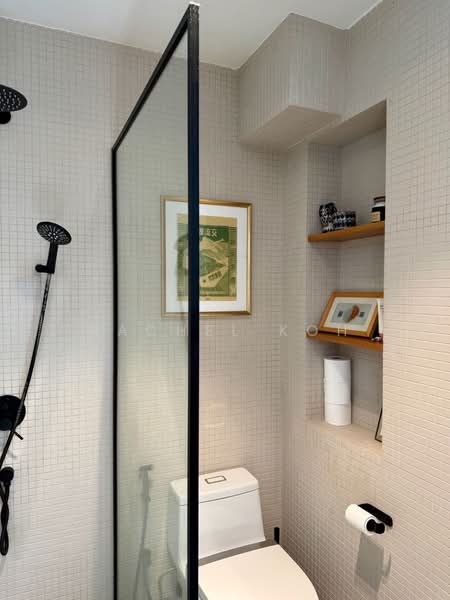 A beautiful one-bedder in Tiong Bahru, Tiong Poh Rd, 1 Bedroom, 1,250 sqft, Walk-up Apartment For Rent, by Rachel Koh, 500233644 - Bathroom - PropertyGuru.com.sg