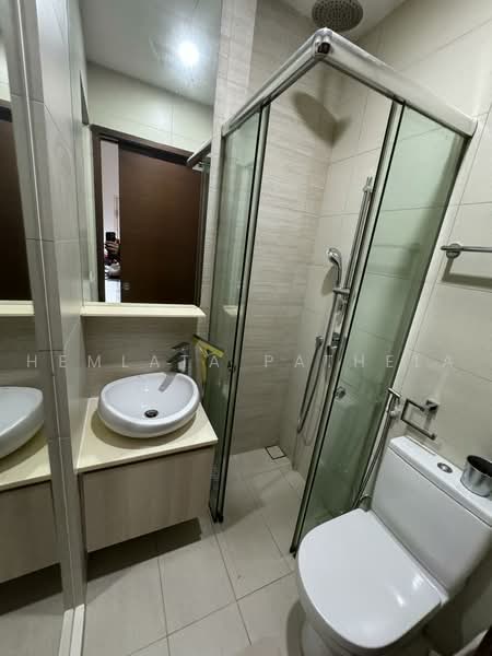 Forte Suites, 88 Mergui Road, 2 Bedrooms, 614 sqft, Condominium For Sale, by Hemlata Pathela, 500233648 - Bathroom - PropertyGuru.com.sg