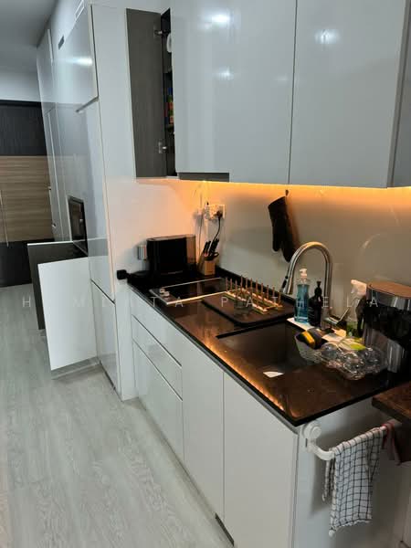 Forte Suites, 88 Mergui Road, 2 Bedrooms, 614 sqft, Condominium For Sale, by Hemlata Pathela, 500233648 - Kitchen - PropertyGuru.com.sg