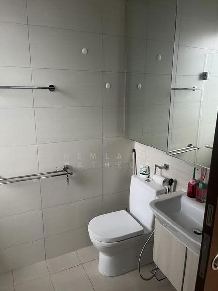 Forte Suites, 88 Mergui Road, Farrer Park / Serangoon Rd, 2 Bedrooms, 614 sqft, Condominium For Sale, by Hemlata Pathela, 500233648 - Bathroom - PropertyGuru.com.sg