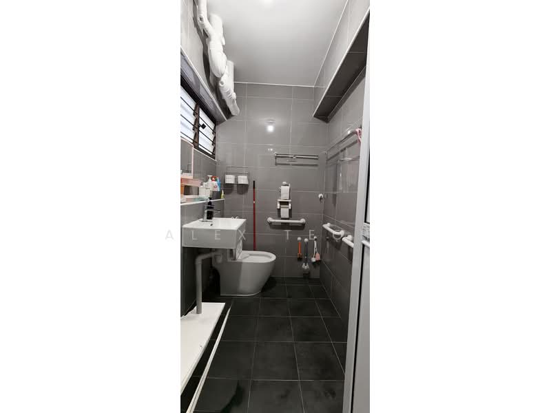541 Choa Chu Kang Street 52, 541 Choa Chu Kang Street 52, 3 Bedrooms, 1,345 sqft, HDB Flat For Sale, by Alex Teoh, 500233664 - Bathroom - PropertyGuru.com.sg