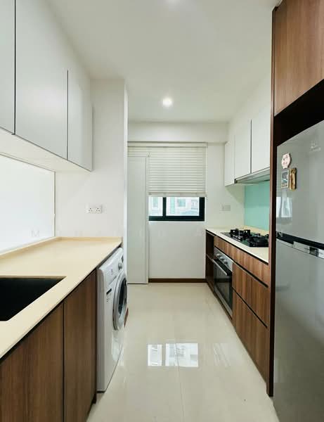 Kingsford Waterbay, 74 Upper Serangoon View, 3 Bedrooms, 1,033 sqft, Condominium For Rent, by Mohamed Ameen, 500233668 - Kitchen - PropertyGuru.com.sg