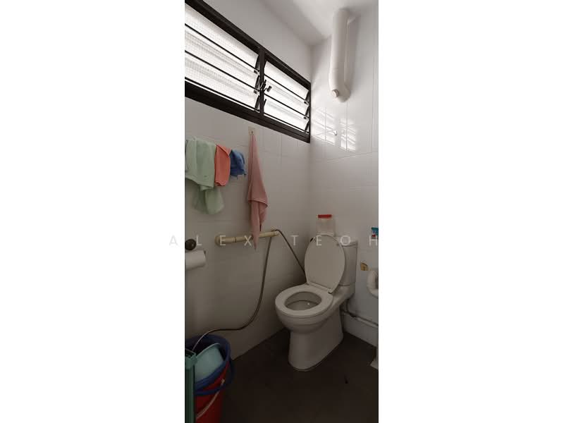 219A Jurong East Street 21, 219A Jurong East Street 21, 3 Bedrooms, 1,270 sqft, HDB Flat For Sale, by Alex Teoh, 500233670 - Bathroom - PropertyGuru.com.sg