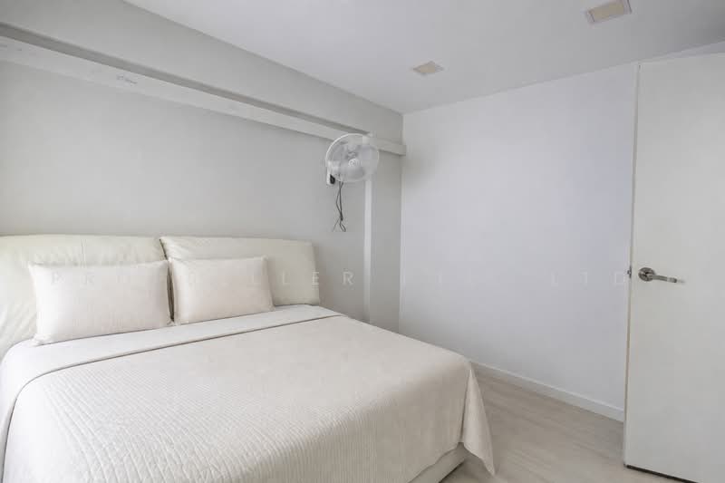 118 Potong Pasir Avenue 1, 118 Potong Pasir Avenue 1, 2 Bedrooms, 721 sqft, HDB Flat For Sale, by JOHN YEO, 500233685 - Bedroom - PropertyGuru.com.sg